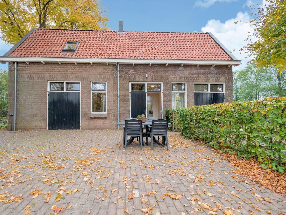 Cozy Holiday Home By The Canal In Двингело Экстерьер фото