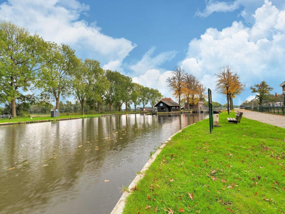 Cozy Holiday Home By The Canal In Двингело Экстерьер фото